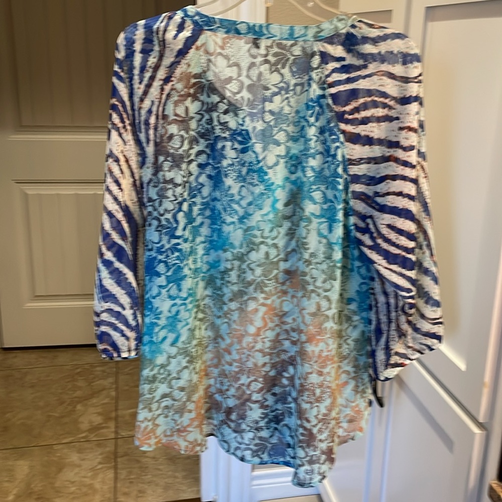 Pretty sheer blouse - Picture 5 of 6